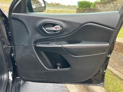 Used 2019  Jeep Cherokee 4d SUV 4WD Trailhawk 3.2L at Clutts Auto Sales near Hazard, KY