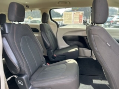 Used 2020  Chrysler Pacifica 4d Wagon Touring at Clutts Auto Sales near Hazard&comma; KY