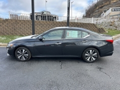 Used 2021  Nissan Altima 2&period;5 SV Sedan at Clutts Auto Sales near Hazard&comma; KY