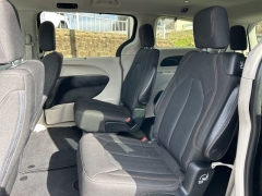 Used 2020  Chrysler Pacifica 4d Wagon Touring at Clutts Auto Sales near Hazard&comma; KY