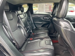 Used 2019  Jeep Cherokee 4d SUV 4WD Trailhawk 3.2L at Clutts Auto Sales near Hazard, KY