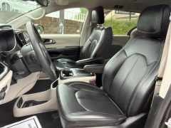 Used 2023  Chrysler Pacifica Touring L FWD at Clutts Auto Sales near Hazard&comma; KY