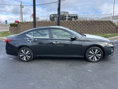 Used 2021  Nissan Altima 2&period;5 SV Sedan at Clutts Auto Sales near Hazard&comma; KY