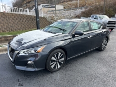 Used 2021  Nissan Altima 2&period;5 SV Sedan at Clutts Auto Sales near Hazard&comma; KY
