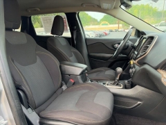 Used 2016  Jeep Cherokee 4d SUV 4WD Latitude at Clutts Auto Sales near Hazard&comma; KY