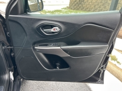 Used 2019  Jeep Cherokee 4d SUV 4WD Limited 3&period;2L at Clutts Auto Sales near Hazard&comma; KY