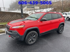 Used 2017  Jeep Cherokee 4d SUV 4WD Trailhawk V6 at Clutts Auto Sales near Hazard&comma; KY