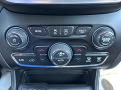 Used 2019 Jeep Cherokee 4d SUV 4WD Limited 3.2L at Clutts Auto Sales near Hazard, KY