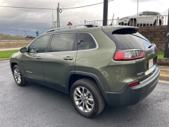 Used 2019  Jeep Cherokee 4d SUV FWD Latitude Plus 2.4L at Clutts Auto Sales near Hazard, KY
