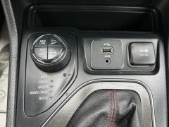 Used 2019  Jeep Cherokee 4d SUV 4WD Trailhawk 3.2L at Clutts Auto Sales near Hazard, KY