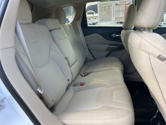 Used 2019  Jeep Cherokee 4d SUV FWD Latitude 3&period;2L at Clutts Auto Sales near Hazard&comma; KY