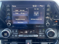 Used 2022  Toyota Highlander LE FWD at Clutts Auto Sales near Hazard&comma; KY