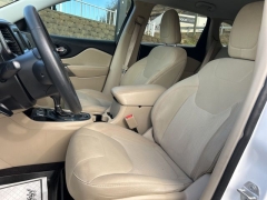 Used 2019  Jeep Cherokee 4d SUV FWD Latitude 3&period;2L at Clutts Auto Sales near Hazard&comma; KY