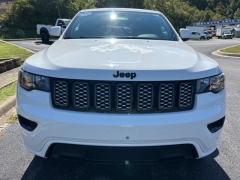 Used 2019 Jeep Grand Cherokee 4d SUV 4WD Laredo Altitude at Clutts Auto Sales near Hazard, KY
