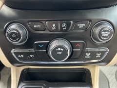 Used 2019  Jeep Cherokee 4d SUV FWD Latitude 3&period;2L at Clutts Auto Sales near Hazard&comma; KY