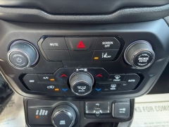 Used 2022  Jeep Renegade Latitude 4x4 at Clutts Auto Sales near Hazard&comma; KY