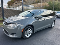 Used 2020  Chrysler Pacifica 4d Wagon Touring at Clutts Auto Sales near Hazard, KY