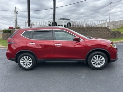 Used 2018  Nissan Rogue 4d SUV AWD SV at Clutts Auto Sales near Hazard, KY