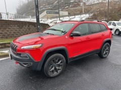 Used 2017  Jeep Cherokee 4d SUV 4WD Trailhawk V6 at Clutts Auto Sales near Hazard&comma; KY