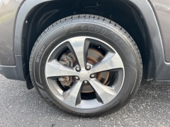 Used 2019 Jeep Cherokee 4d SUV 4WD Limited 2.0L Turbo at Clutts Auto Sales near Hazard, KY