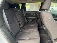 Used 2016  Jeep Cherokee 4d SUV 4WD Latitude at Clutts Auto Sales near Hazard&comma; KY