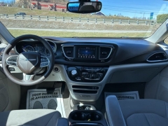 Used 2020  Chrysler Pacifica 4d Wagon Touring at Clutts Auto Sales near Hazard&comma; KY