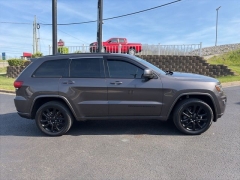 Used 2020  Jeep Grand Cherokee 4d SUV 2WD Laredo at Clutts Auto Sales near Hazard&comma; KY