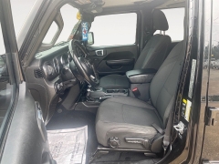 Used 2022  Jeep Gladiator Altitude 4x4 at Raceway Motors near Lufkin&comma; TX
