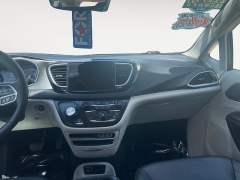 Used 2024  Chrysler Pacifica Touring L FWD at Raceway Motors near Lufkin&comma; TX