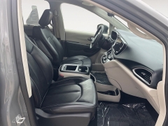 Used 2023  Chrysler Pacifica Touring L FWD at Raceway Motors near Lufkin&comma; TX