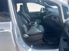 Used 2025  Chrysler Pacifica Select FWD at Raceway Motors near Lufkin&comma; TX