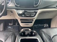 Used 2023  Chrysler Pacifica Touring L FWD at Raceway Motors near Lufkin&comma; TX