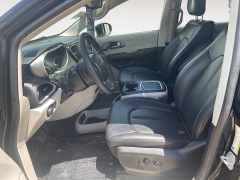 Used 2024  Chrysler Pacifica Touring L FWD at Raceway Motors near Lufkin&comma; TX