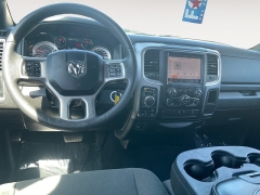 Used 2022  Ram 1500 Classic 4WD Warlock Crew Cab 5'7" Box at Raceway Motors near Lufkin&comma; TX