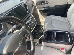 Used 2021  Chrysler Pacifica Touring L FWD at Raceway Motors near Lufkin&comma; TX