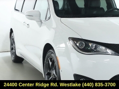 Used 2019  Chrysler Pacifica Limited FWD at DriveNow Mayfield near Mayfield Heights&comma; OH