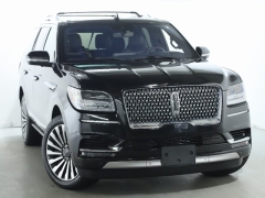 Used 2018 Lincoln Navigator 4d SUV 4WD Reserve at Drive Now Westlake near Westlake, OH