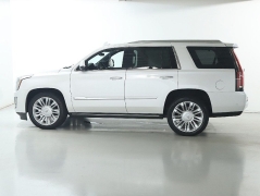 Used 2020  Cadillac Escalade 4d SUV 4WD Platinum at Drive Now Westlake near Westlake&comma; OH