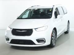 Used 2021 Chrysler Pacifica Touring L FWD at Drive Now Westlake near Westlake, OH