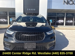 Used 2025  Chrysler Pacifica Limited FWD at DriveNow Mayfield near Mayfield Heights&comma; OH