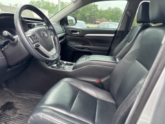 Used 2018 Toyota Highlander V6 AWD (Natl) at DriveNow Mayfield near Mayfield Heights, OH