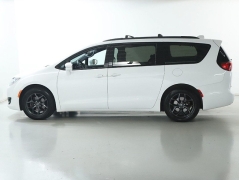 Used 2019  Chrysler Pacifica Limited FWD at DriveNow Mayfield near Mayfield Heights&comma; OH