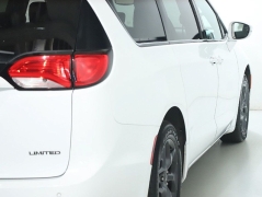 Used 2019  Chrysler Pacifica Limited FWD at DriveNow Mayfield near Mayfield Heights&comma; OH