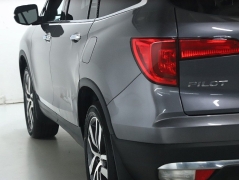 Used 2017  Honda Pilot 4d SUV AWD Elite at Drive Now Westlake near Westlake&comma; OH