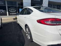 Used 2017 Ford Fusion 4d Sedan SE 2.5L at Drive Now Westlake near Westlake, OH