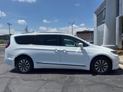 Used 2021 Chrysler Pacifica Touring L FWD at Drive Now Westlake near Westlake, OH