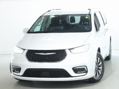 Used 2021 Chrysler Pacifica Touring L FWD at Drive Now Westlake near Westlake, OH