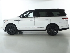 Used 2002  Lincoln NAVIGATOR  at DriveNow Mayfield near Mayfield Heights&comma; OH