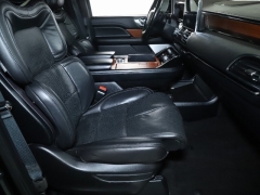 Used 2018 Lincoln Navigator 4d SUV 4WD Reserve at Drive Now Westlake near Westlake, OH