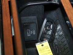 Used 2002  Lincoln NAVIGATOR  at DriveNow Mayfield near Mayfield Heights&comma; OH